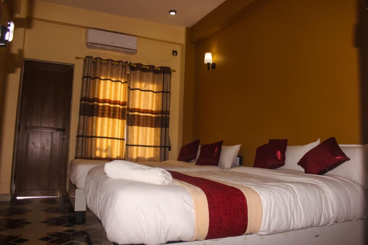 Hotel Flycatcher Chitwan- A Jungle Safari Home Sauraha Dış mekan fotoğraf