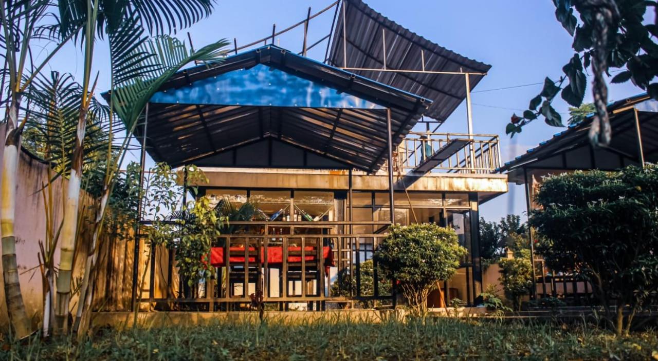 Hotel Flycatcher Chitwan- A Jungle Safari Home Sauraha Dış mekan fotoğraf