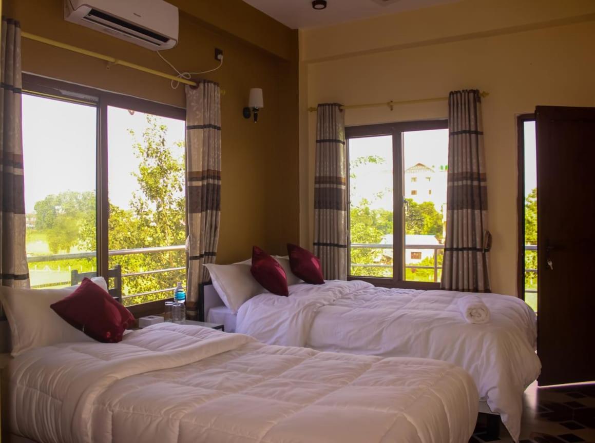 Hotel Flycatcher Chitwan- A Jungle Safari Home Sauraha Dış mekan fotoğraf