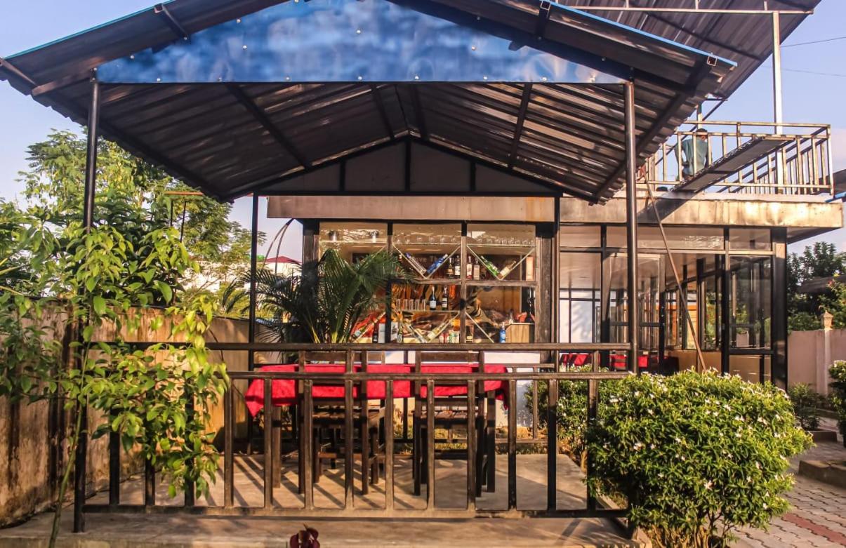Hotel Flycatcher Chitwan- A Jungle Safari Home Sauraha Dış mekan fotoğraf