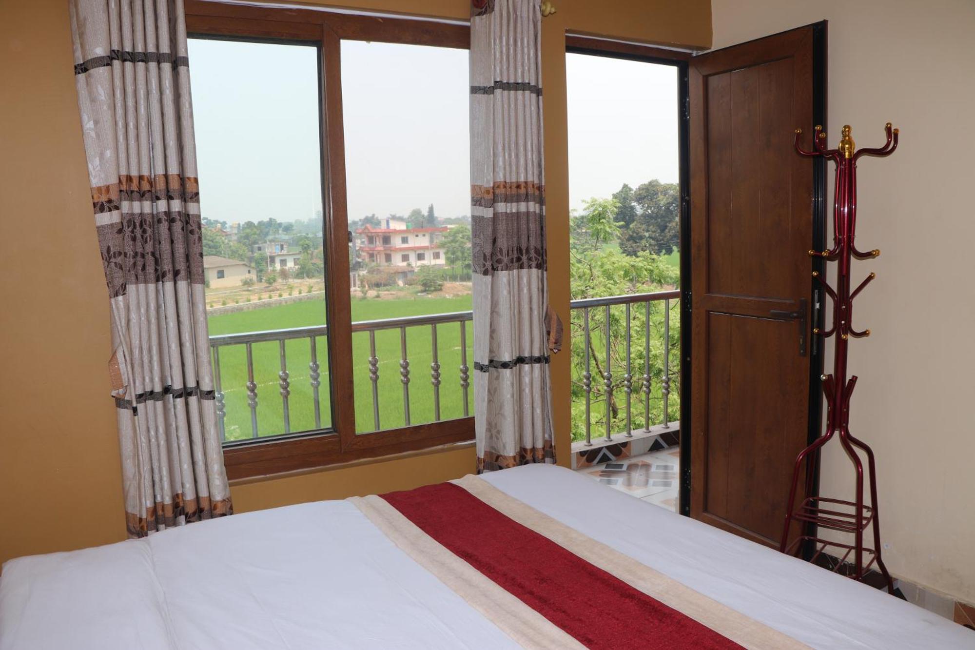 Hotel Flycatcher Chitwan- A Jungle Safari Home Sauraha Dış mekan fotoğraf