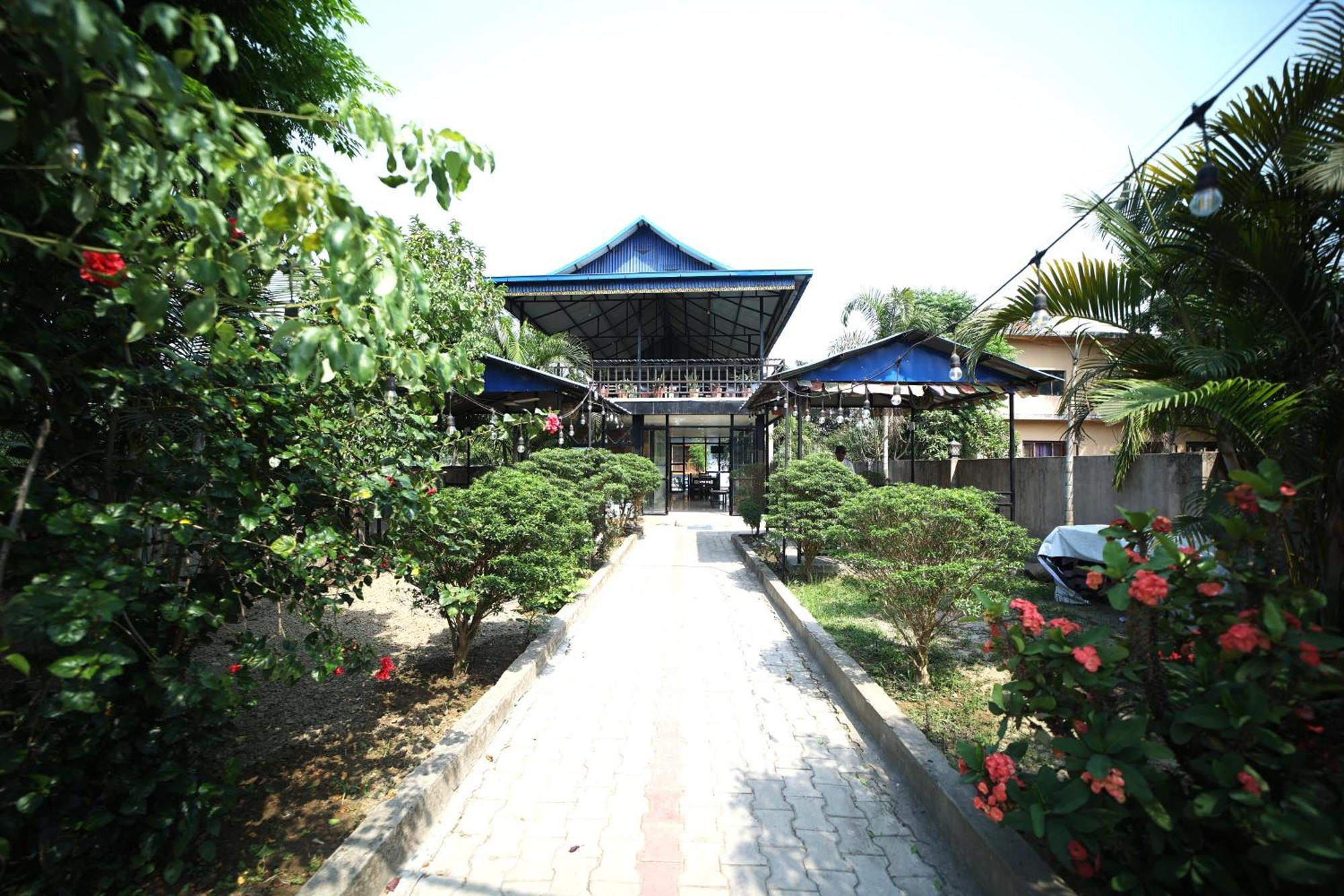 Hotel Flycatcher Chitwan- A Jungle Safari Home Sauraha Dış mekan fotoğraf