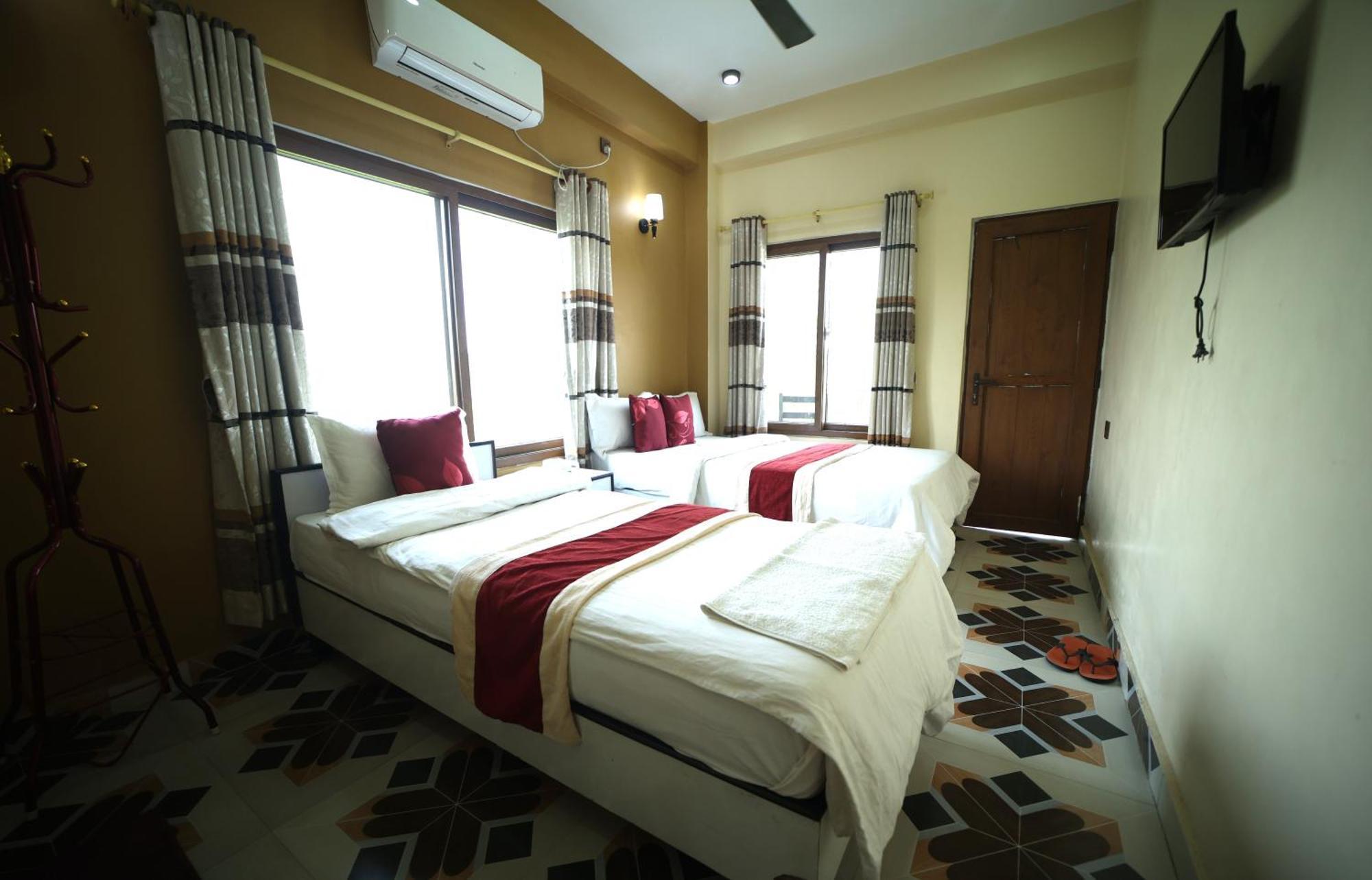 Hotel Flycatcher Chitwan- A Jungle Safari Home Sauraha Dış mekan fotoğraf