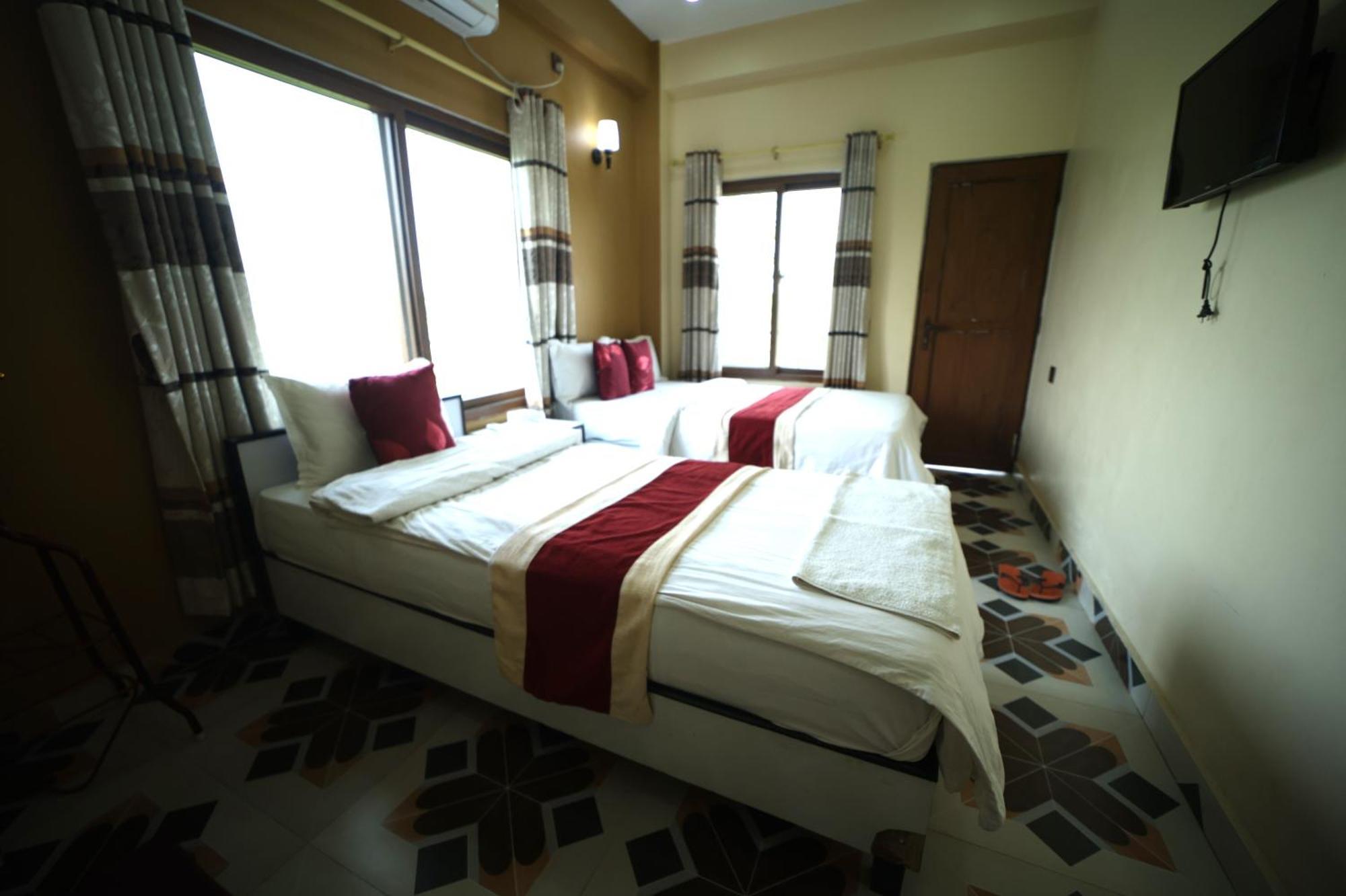 Hotel Flycatcher Chitwan- A Jungle Safari Home Sauraha Dış mekan fotoğraf