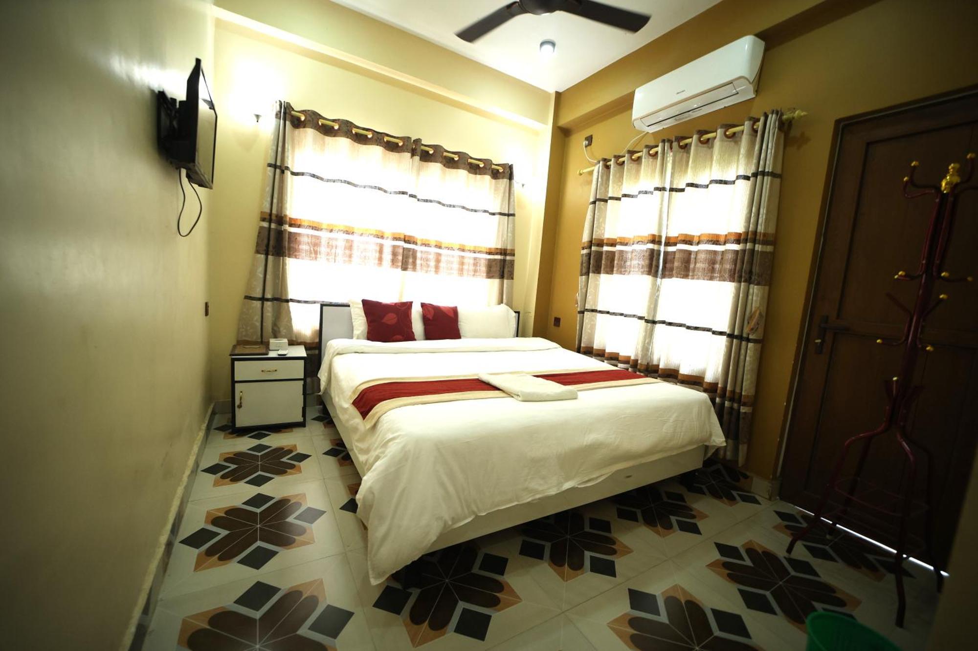 Hotel Flycatcher Chitwan- A Jungle Safari Home Sauraha Dış mekan fotoğraf
