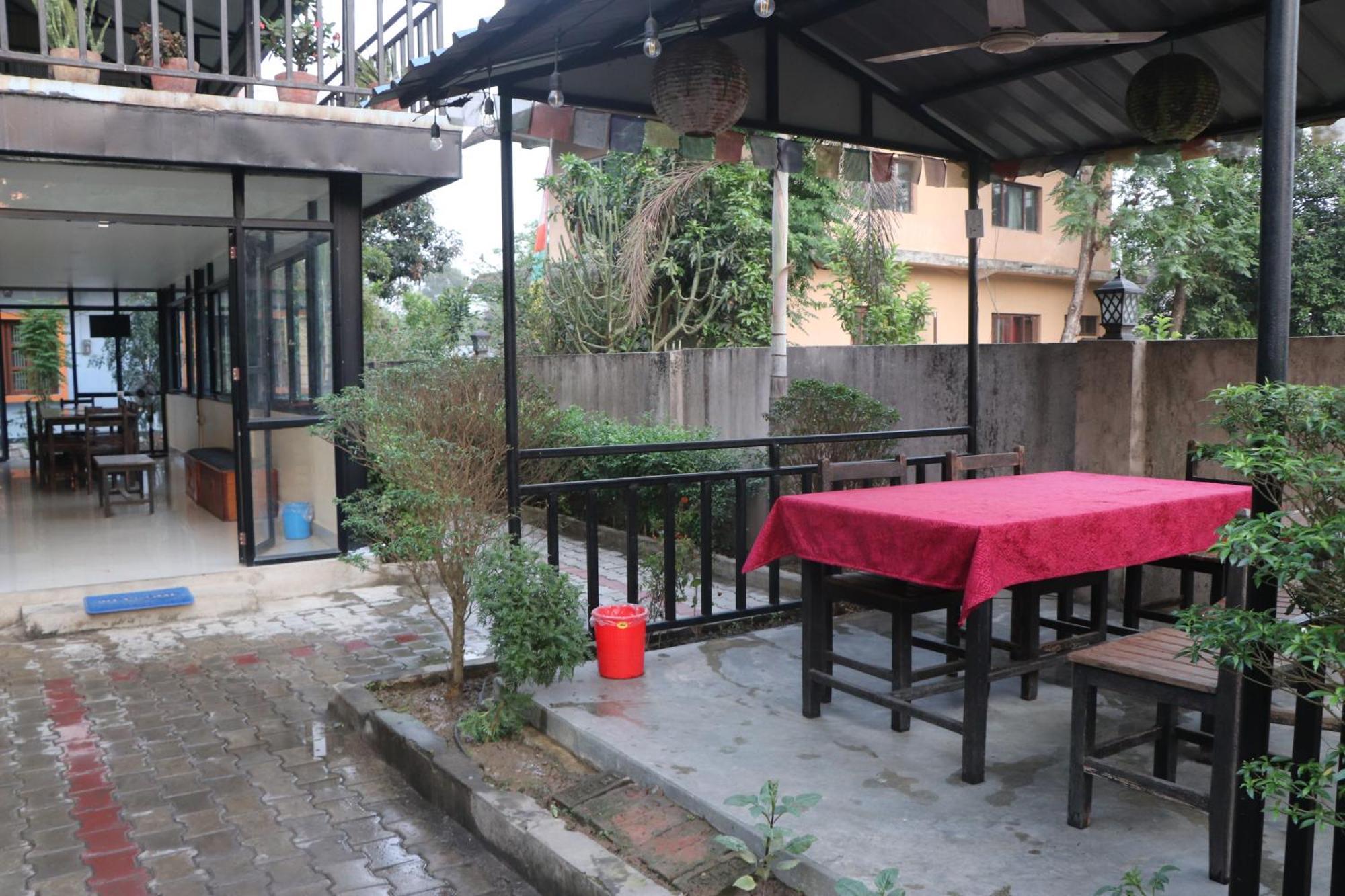 Hotel Flycatcher Chitwan- A Jungle Safari Home Sauraha Dış mekan fotoğraf