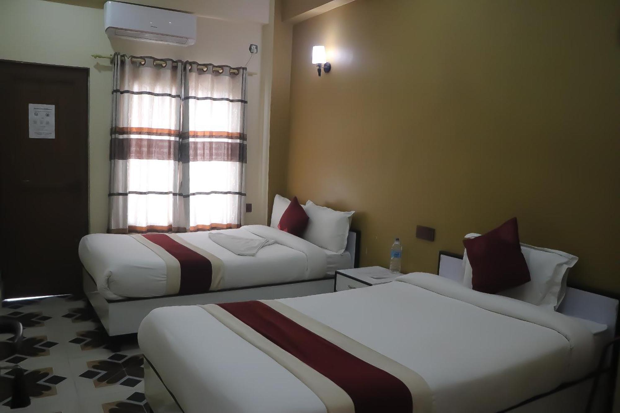 Hotel Flycatcher Chitwan- A Jungle Safari Home Sauraha Dış mekan fotoğraf