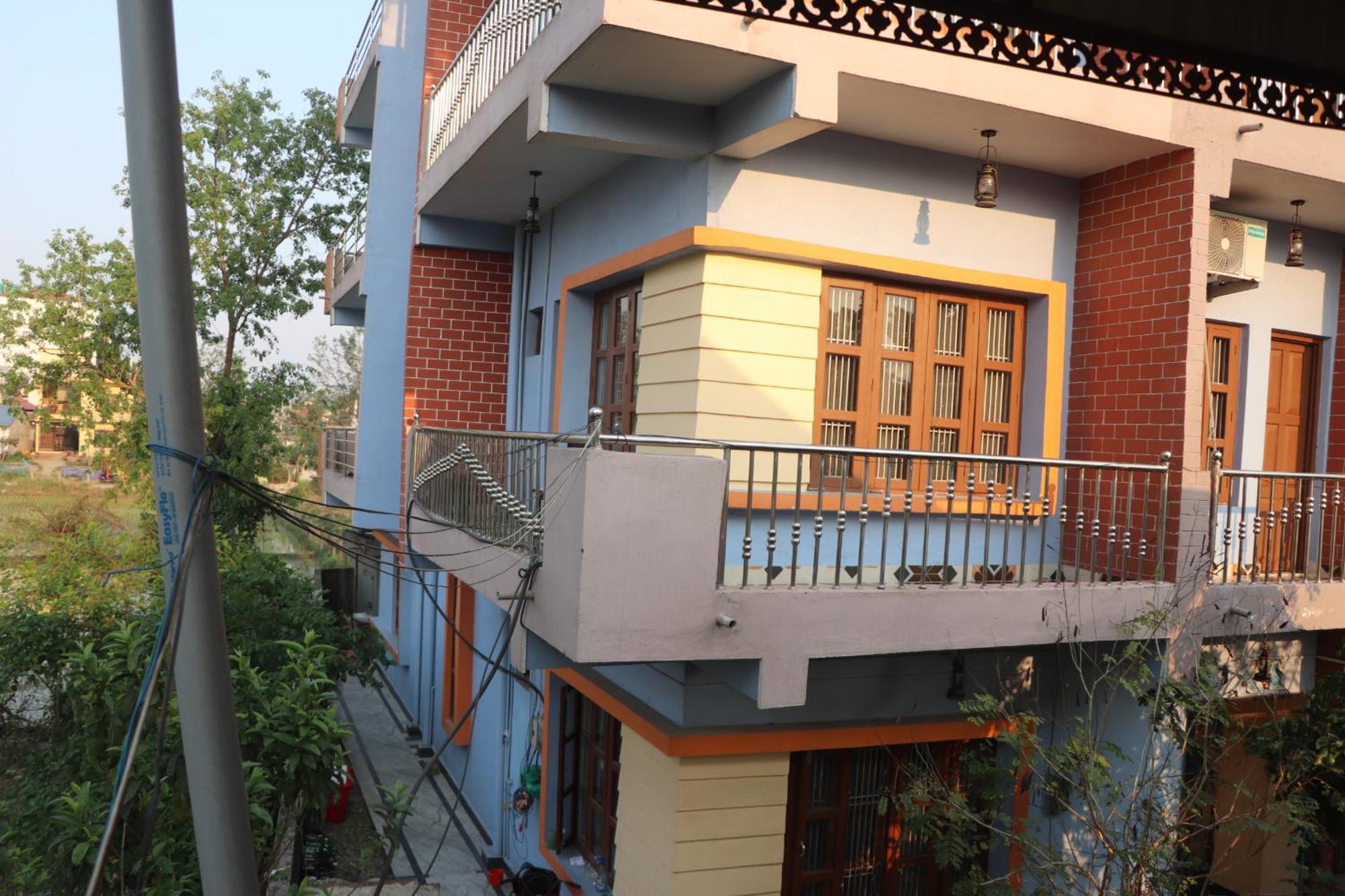 Hotel Flycatcher Chitwan- A Jungle Safari Home Sauraha Dış mekan fotoğraf