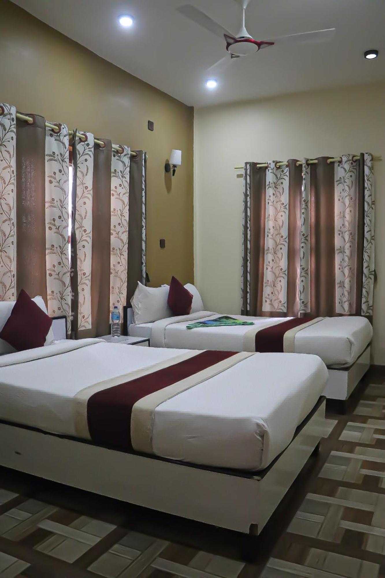 Hotel Flycatcher Chitwan- A Jungle Safari Home Sauraha Dış mekan fotoğraf